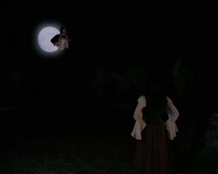 Charmed-Online_dot_net-3x04AllHalliwellsEve2130.jpg Charmed-Online_dot_net-3x04AllHalliwellsEve2130.jpg