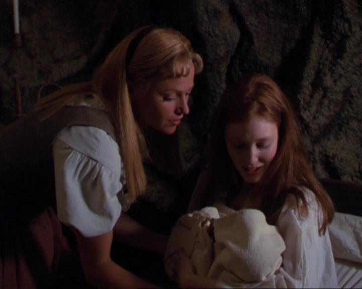 Charmed-Online_dot_net-3x04AllHalliwellsEve2141.jpg Charmed-Online_dot_net-3x04AllHalliwellsEve2141.jpg