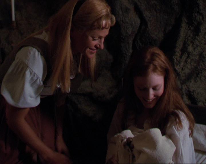 Charmed-Online_dot_net-3x04AllHalliwellsEve2142.jpg Charmed-Online_dot_net-3x04AllHalliwellsEve2142.jpg