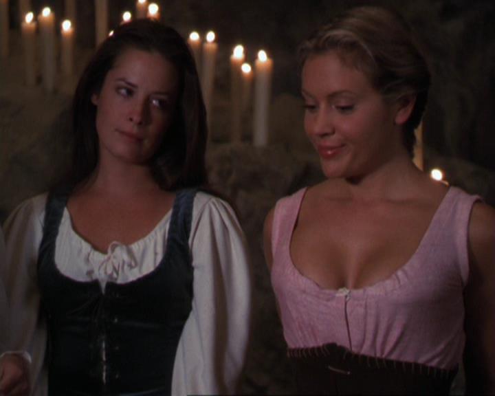 Charmed-Online_dot_net-3x04AllHalliwellsEve2158.jpg Charmed-Online_dot_net-3x04AllHalliwellsEve2158.jpg