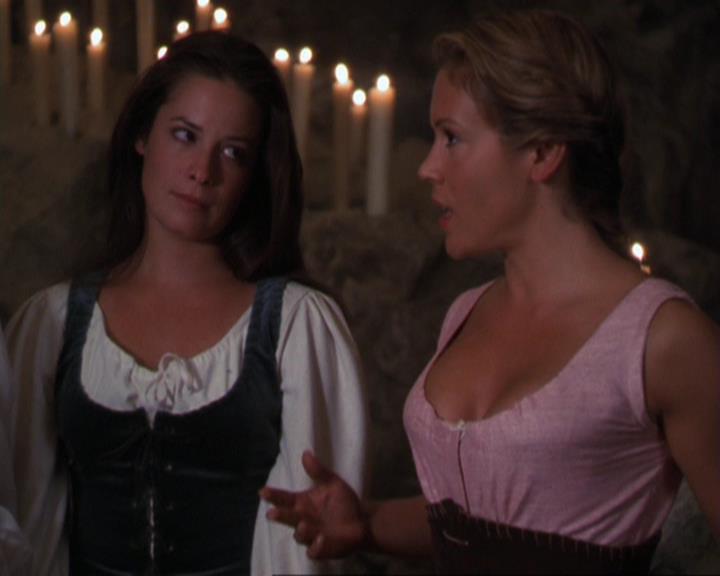 Charmed-Online_dot_net-3x04AllHalliwellsEve2164.jpg Charmed-Online_dot_net-3x04AllHalliwellsEve2164.jpg