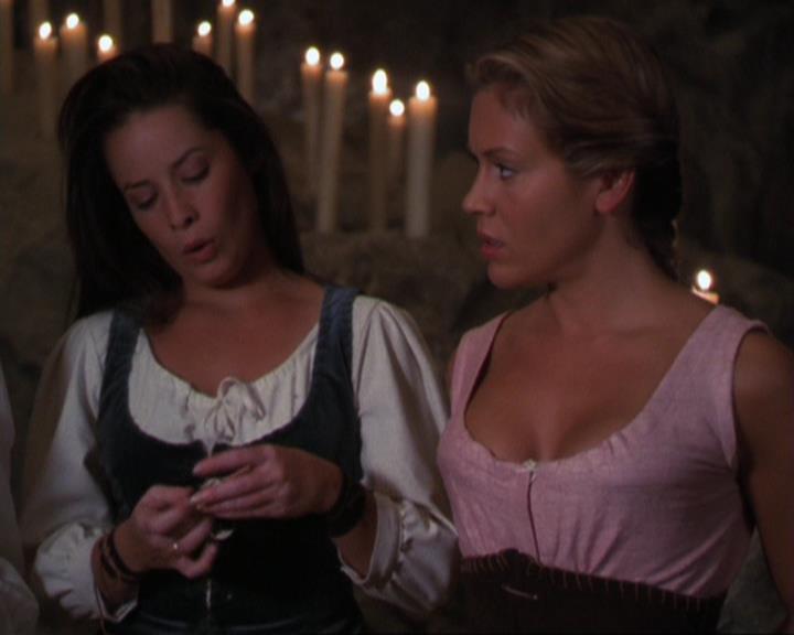Charmed-Online_dot_net-3x04AllHalliwellsEve2169.jpg Charmed-Online_dot_net-3x04AllHalliwellsEve2169.jpg