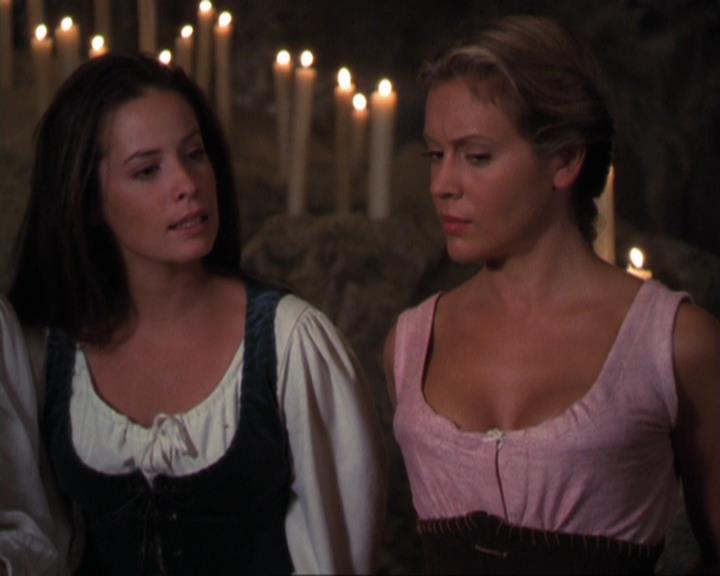 Charmed-Online_dot_net-3x04AllHalliwellsEve2192.jpg Charmed-Online_dot_net-3x04AllHalliwellsEve2192.jpg