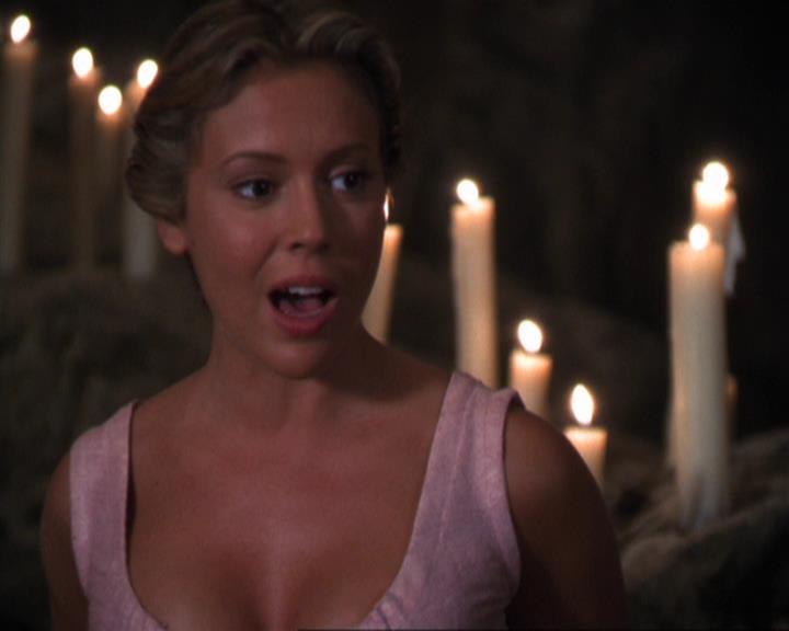 Charmed-Online_dot_net-3x04AllHalliwellsEve2201.jpg