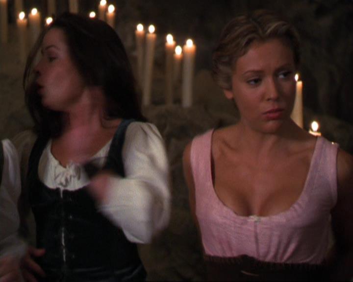 Charmed-Online_dot_net-3x04AllHalliwellsEve2210.jpg Charmed-Online_dot_net-3x04AllHalliwellsEve2210.jpg