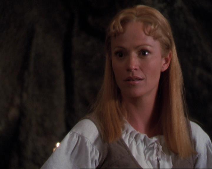 Charmed-Online_dot_net-3x04AllHalliwellsEve2214.jpg