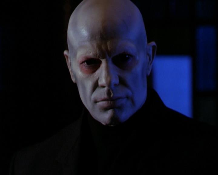 Charmed-Online_dot_net-3x04AllHalliwellsEve2220.jpg