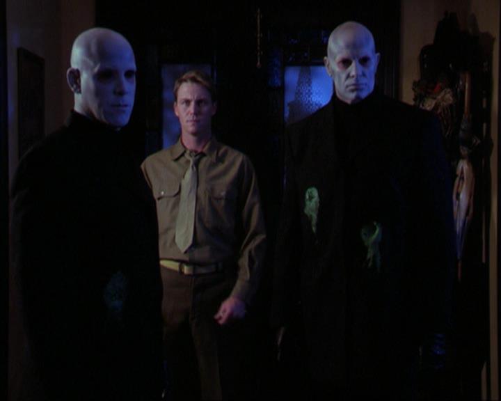 Charmed-Online_dot_net-3x04AllHalliwellsEve2233.jpg
