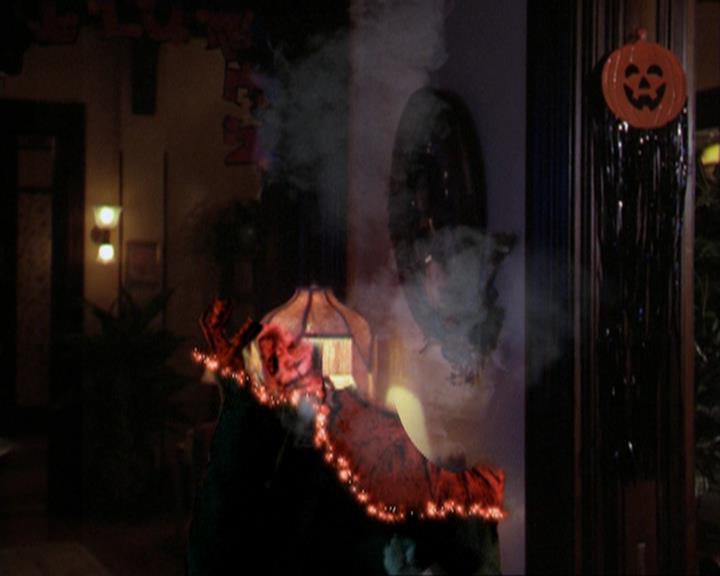Charmed-Online_dot_net-3x04AllHalliwellsEve2237.jpg Charmed-Online_dot_net-3x04AllHalliwellsEve2237.jpg