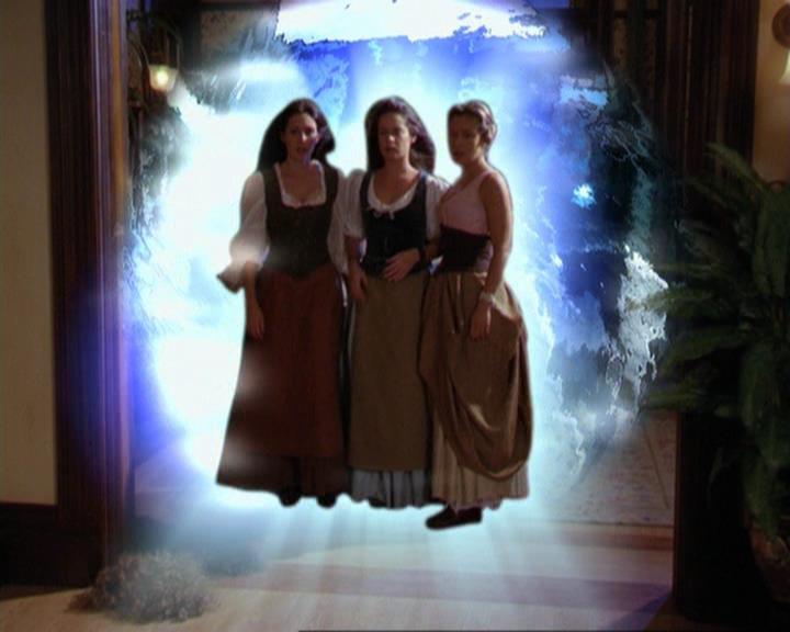 Charmed-Online_dot_net-3x04AllHalliwellsEve2246.jpg