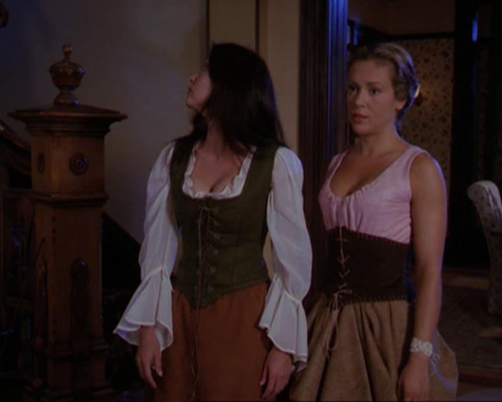Charmed-Online_dot_net-3x04AllHalliwellsEve2262.jpg