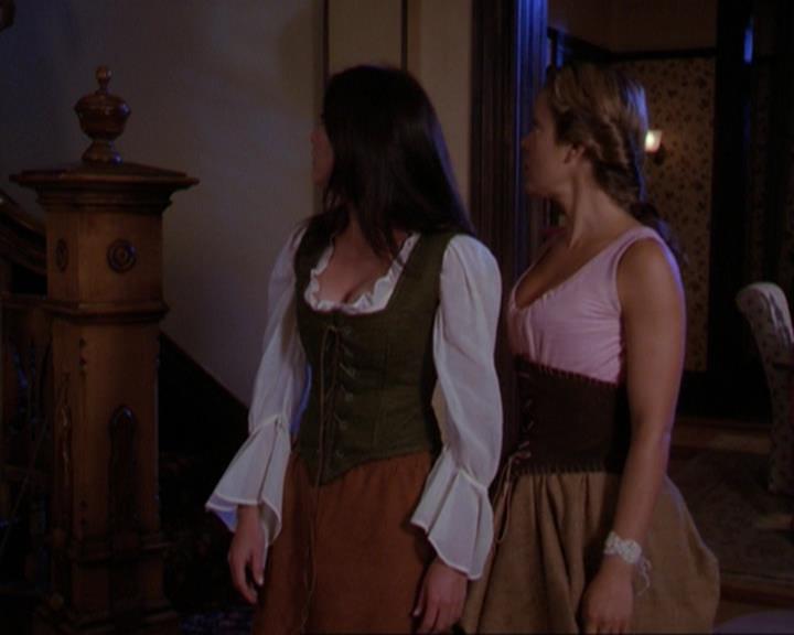 Charmed-Online_dot_net-3x04AllHalliwellsEve2263.jpg Charmed-Online_dot_net-3x04AllHalliwellsEve2263.jpg