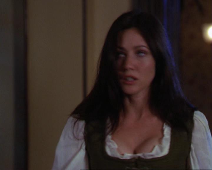 Charmed-Online_dot_net-3x04AllHalliwellsEve2266.jpg Charmed-Online_dot_net-3x04AllHalliwellsEve2266.jpg