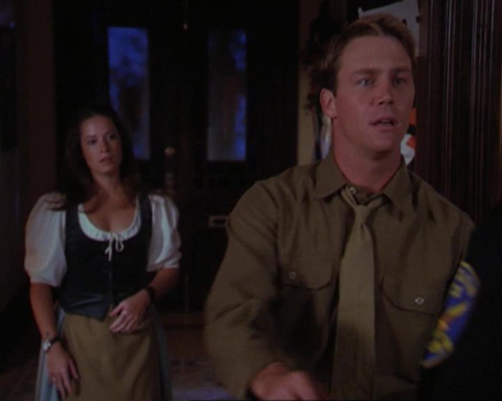 Charmed-Online_dot_net-3x04AllHalliwellsEve2271.jpg