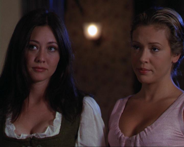 Charmed-Online_dot_net-3x04AllHalliwellsEve2287.jpg