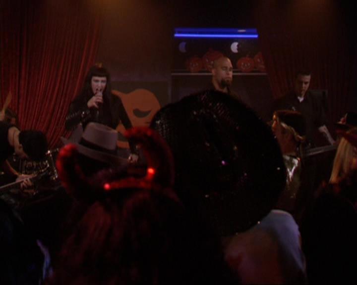 Charmed-Online_dot_net-3x04AllHalliwellsEve2296.jpg Charmed-Online_dot_net-3x04AllHalliwellsEve2296.jpg