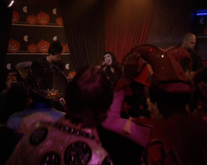 Charmed-Online_dot_net-3x04AllHalliwellsEve2306.jpg Charmed-Online_dot_net-3x04AllHalliwellsEve2306.jpg