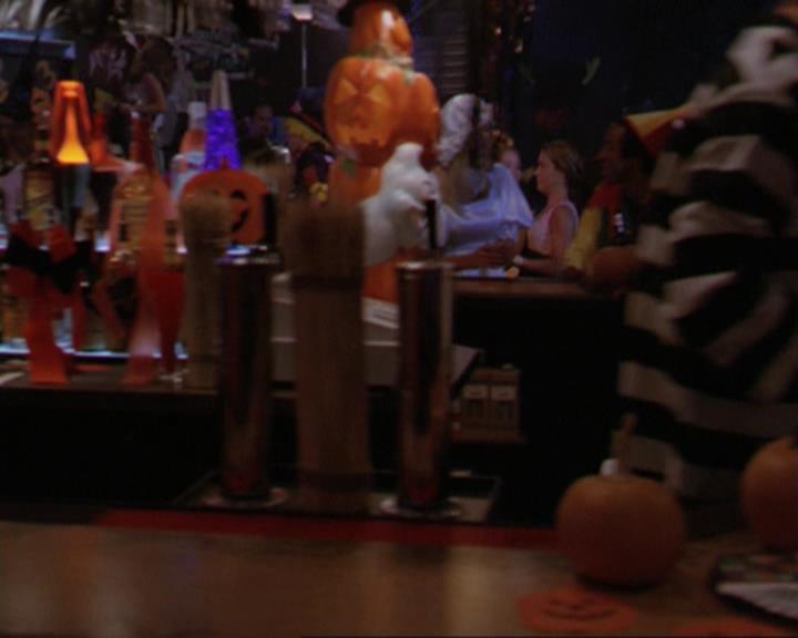 Charmed-Online_dot_net-3x04AllHalliwellsEve2320.jpg Charmed-Online_dot_net-3x04AllHalliwellsEve2320.jpg