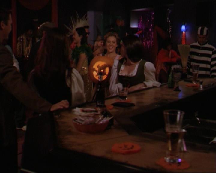 Charmed-Online_dot_net-3x04AllHalliwellsEve2325.jpg Charmed-Online_dot_net-3x04AllHalliwellsEve2325.jpg