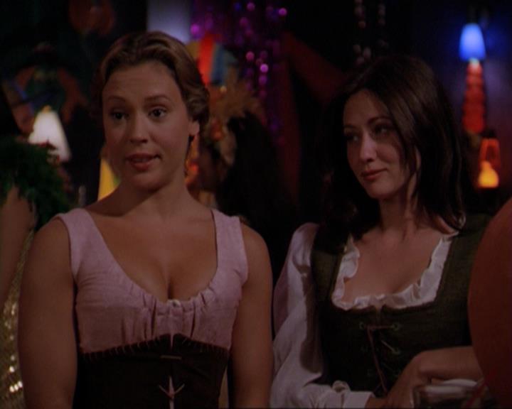 Charmed-Online_dot_net-3x04AllHalliwellsEve2333.jpg