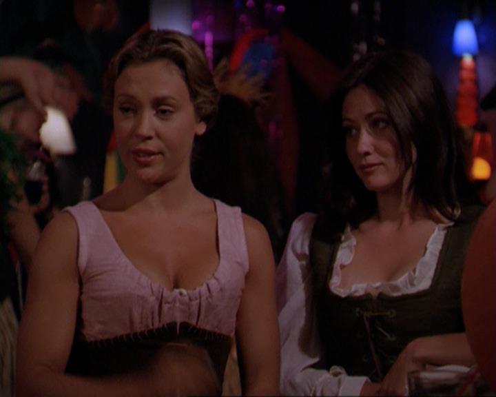 Charmed-Online_dot_net-3x04AllHalliwellsEve2334.jpg Charmed-Online_dot_net-3x04AllHalliwellsEve2334.jpg