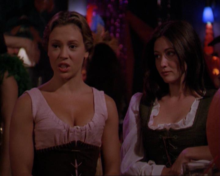 Charmed-Online_dot_net-3x04AllHalliwellsEve2335.jpg Charmed-Online_dot_net-3x04AllHalliwellsEve2335.jpg