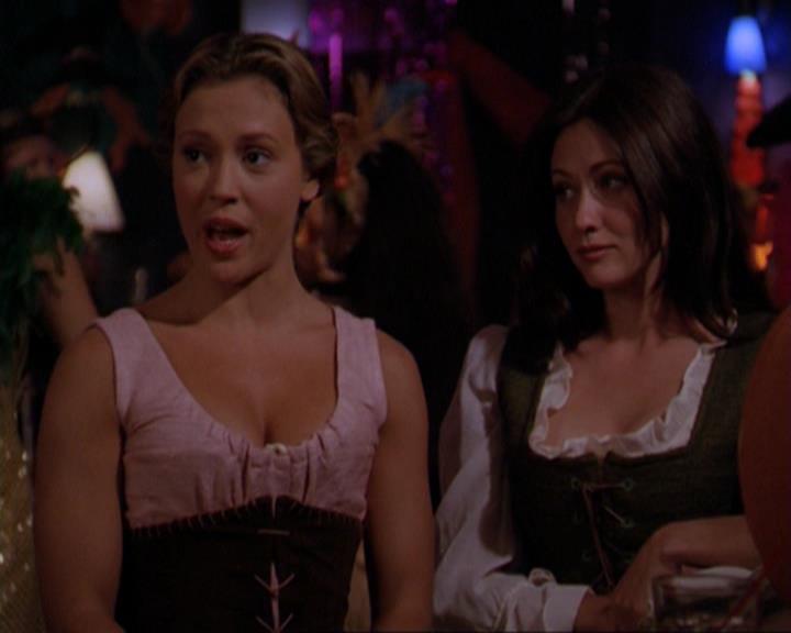 Charmed-Online_dot_net-3x04AllHalliwellsEve2336.jpg Charmed-Online_dot_net-3x04AllHalliwellsEve2336.jpg