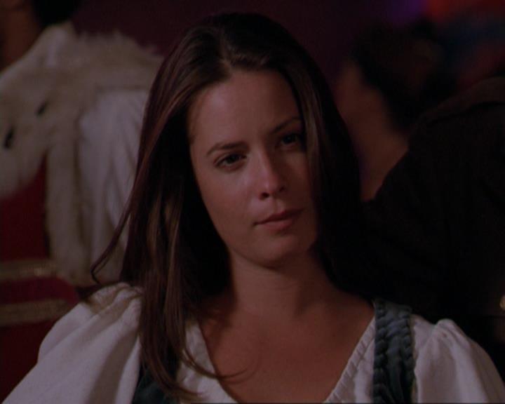 Charmed-Online_dot_net-3x04AllHalliwellsEve2337.jpg