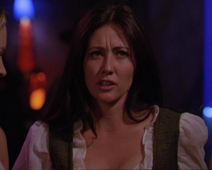 Charmed-Online_dot_net-3x04AllHalliwellsEve2349.jpg