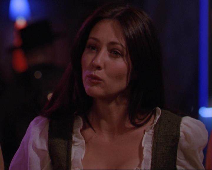 Charmed-Online_dot_net-3x04AllHalliwellsEve2351.jpg