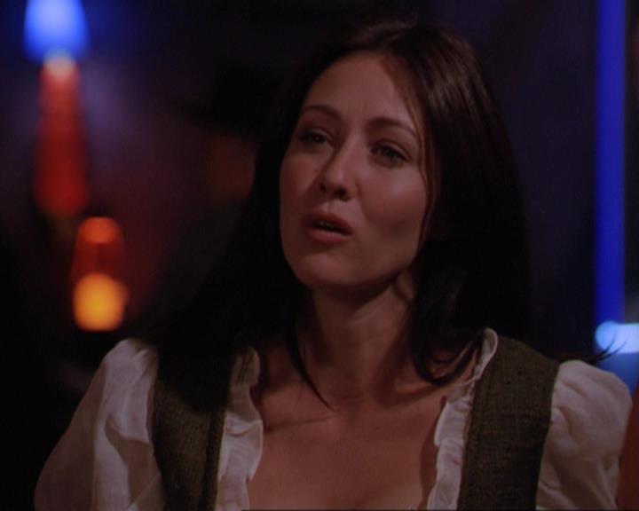 Charmed-Online_dot_net-3x04AllHalliwellsEve2352.jpg