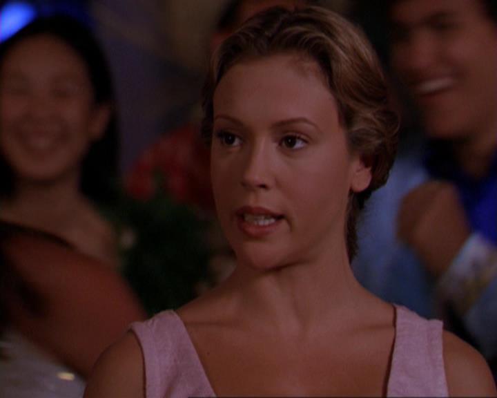 Charmed-Online_dot_net-3x04AllHalliwellsEve2362.jpg Charmed-Online_dot_net-3x04AllHalliwellsEve2362.jpg