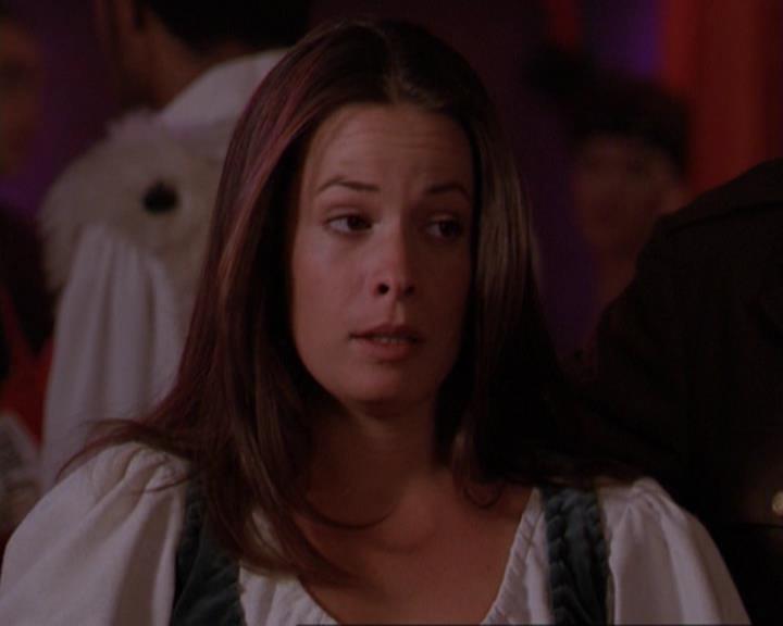 Charmed-Online_dot_net-3x04AllHalliwellsEve2363.jpg