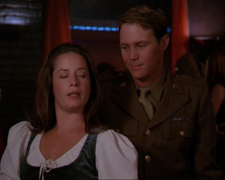 Charmed-Online_dot_net-3x04AllHalliwellsEve2371.jpg