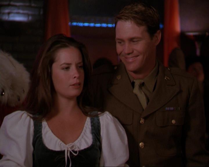 Charmed-Online_dot_net-3x04AllHalliwellsEve2373.jpg