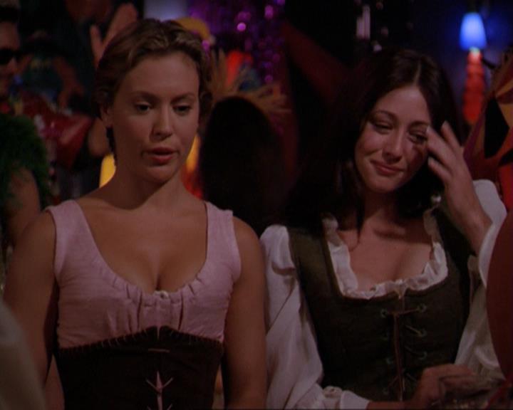 Charmed-Online_dot_net-3x04AllHalliwellsEve2375.jpg Charmed-Online_dot_net-3x04AllHalliwellsEve2375.jpg