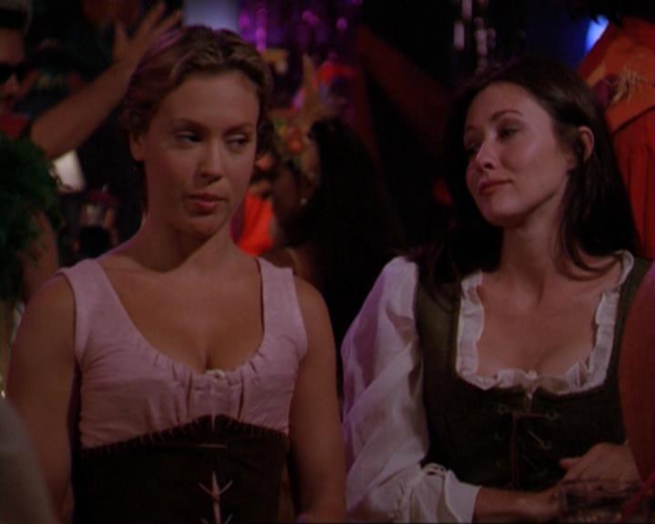 Charmed-Online_dot_net-3x04AllHalliwellsEve2377.jpg