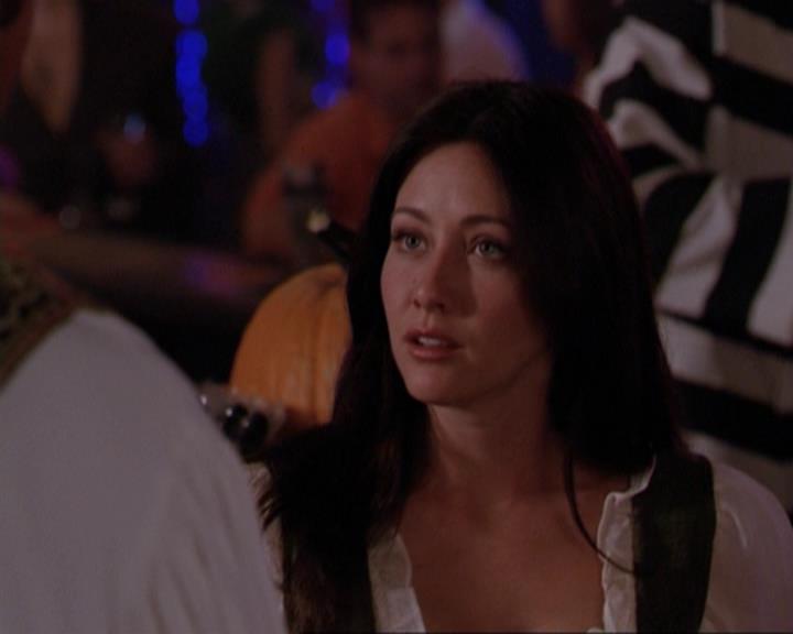 Charmed-Online_dot_net-3x04AllHalliwellsEve2385.jpg Charmed-Online_dot_net-3x04AllHalliwellsEve2385.jpg