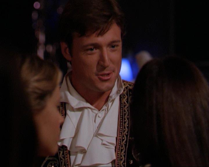 Charmed-Online_dot_net-3x04AllHalliwellsEve2386.jpg