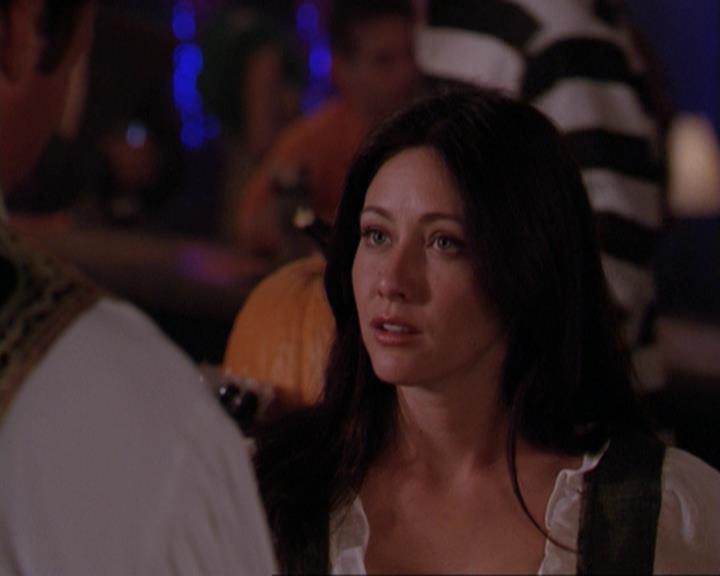 Charmed-Online_dot_net-3x04AllHalliwellsEve2387.jpg Charmed-Online_dot_net-3x04AllHalliwellsEve2387.jpg