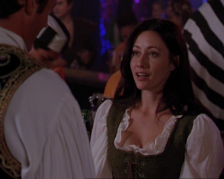 Charmed-Online_dot_net-3x04AllHalliwellsEve2399.jpg