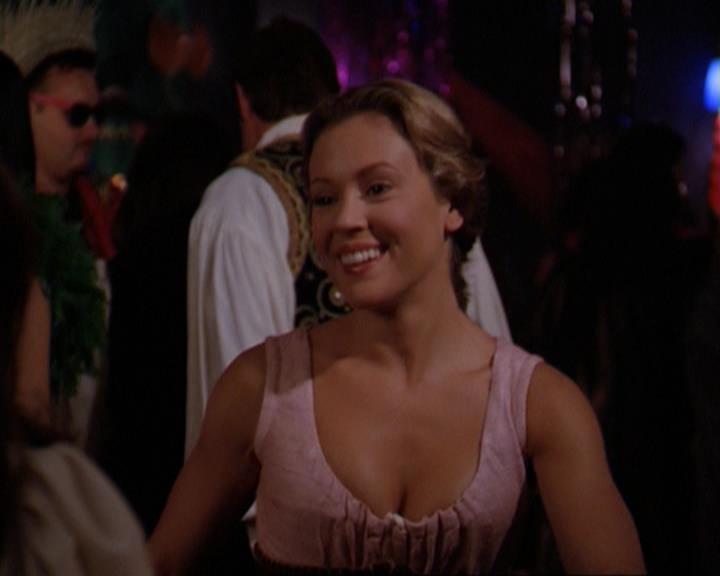 Charmed-Online_dot_net-3x04AllHalliwellsEve2404.jpg