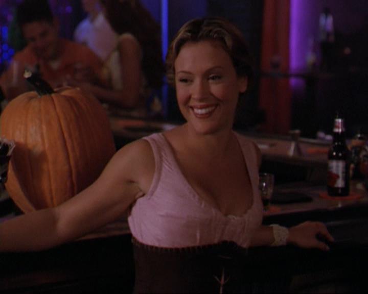 Charmed-Online_dot_net-3x04AllHalliwellsEve2405.jpg Charmed-Online_dot_net-3x04AllHalliwellsEve2405.jpg