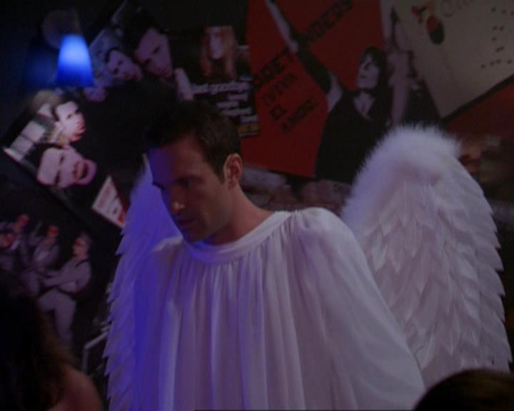 Charmed-Online_dot_net-3x04AllHalliwellsEve2406.jpg