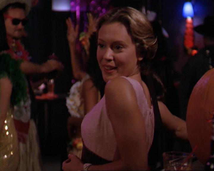 Charmed-Online_dot_net-3x04AllHalliwellsEve2409.jpg