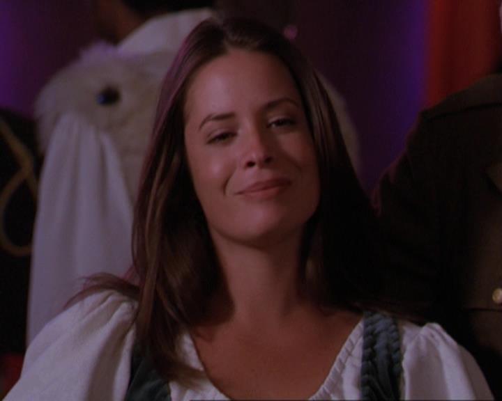 Charmed-Online_dot_net-3x04AllHalliwellsEve2410.jpg Charmed-Online_dot_net-3x04AllHalliwellsEve2410.jpg
