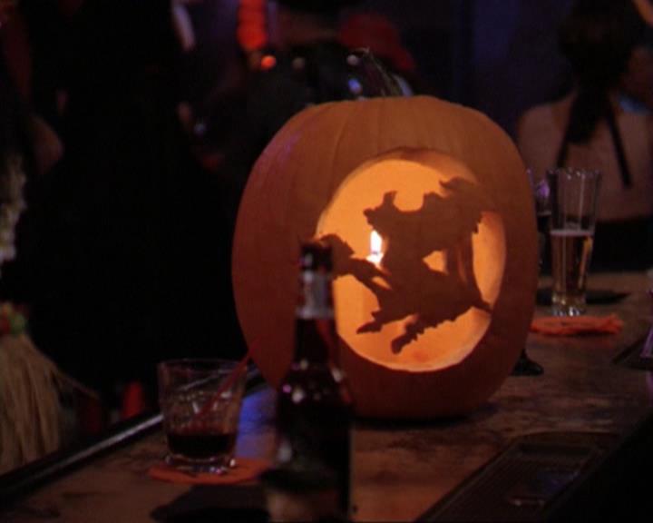 Charmed-Online_dot_net-3x04AllHalliwellsEve2414.jpg