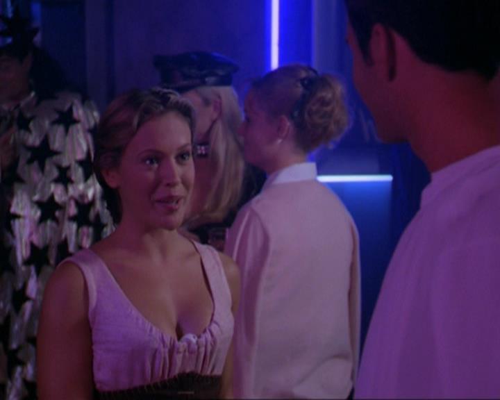 Charmed-Online_dot_net-3x04AllHalliwellsEve2421.jpg
