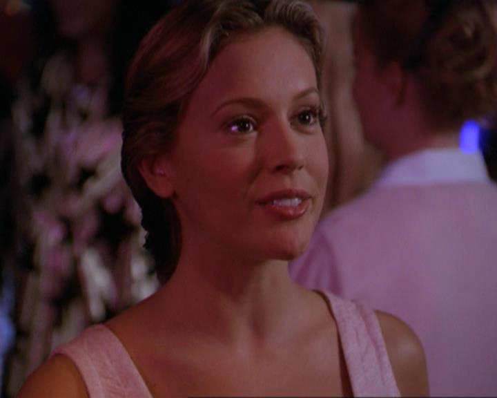 Charmed-Online_dot_net-3x04AllHalliwellsEve2428.jpg Charmed-Online_dot_net-3x04AllHalliwellsEve2428.jpg
