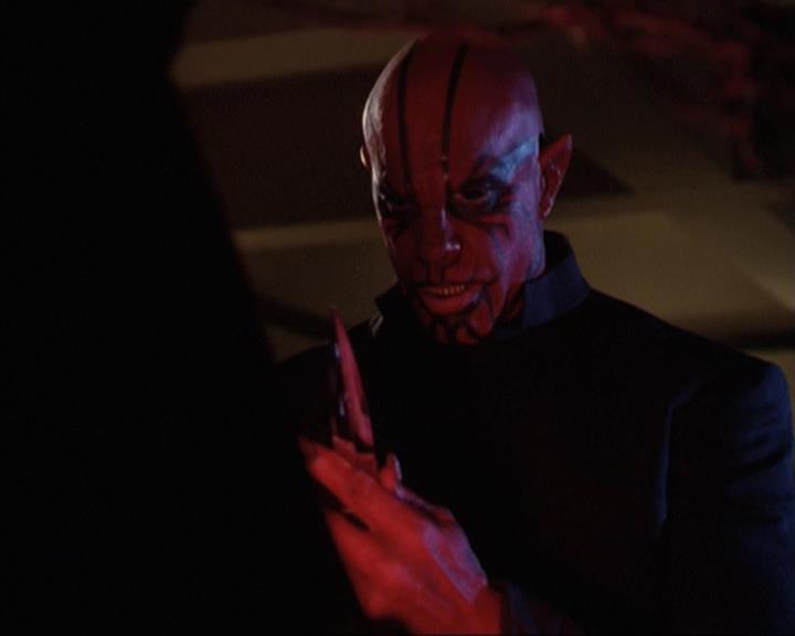 Charmed-Online-dot-net_307PowerOutage1518.jpg